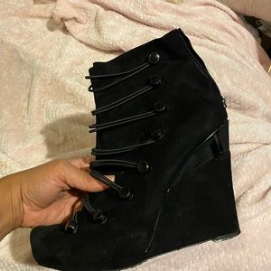 Wedge heels